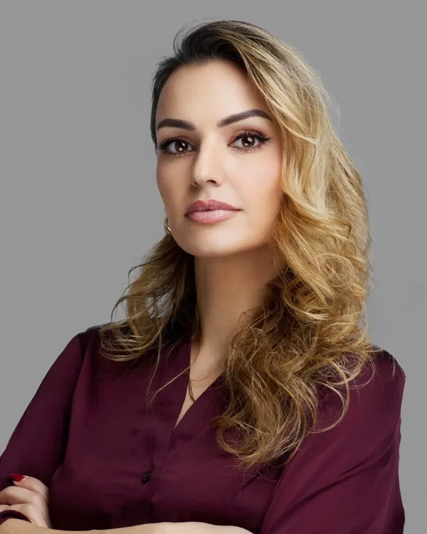Oliverta Mediu, Partner